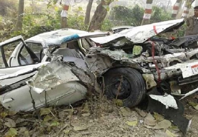 बांदा में कानपुर के टेक्नीशियन की हादसे में मौत, लग्जरी कार पलटने से हुई दुर्घटना