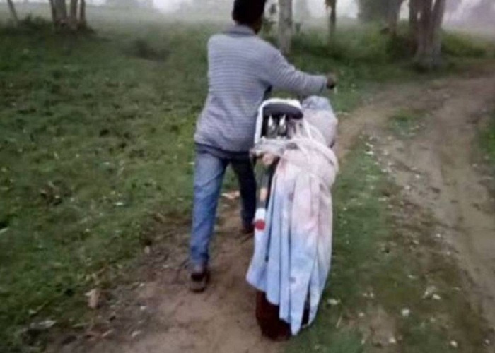 मौत के बावजूद नहीं छूटा गरीब महिला से जाति का दंश, बेटे को साइकिल से अकेले ले जाना पड़ा मां का शव