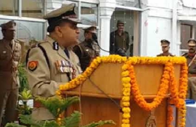 गणतंत्र दिवसः डीजीपी ने दिया 10 पुलिस अधिकारियों को वीरता पुरस्कार, 53 को दिया गया प्रशंसा चिह्न