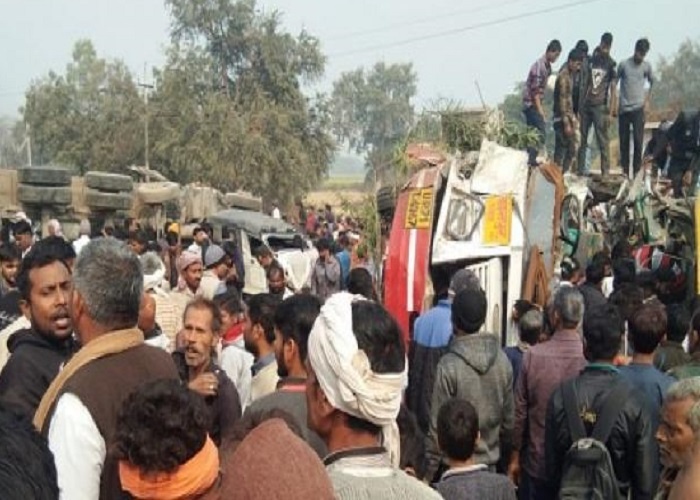 फतेहपुर में ओवरलोड बालू लदे ट्रक का टायर फटने से रोडवेज सवार मां-बेटी समेत छह की मौत, 45 यात्री घायल