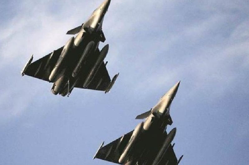 पाक का भारत पर हमले का दावा, भारतीय वायुसेना ने पाकिस्तान के F-16 लड़ाकू विमान को POK में किया ढेर, सभी पायलट 2 मिनट के अलर्ट पर