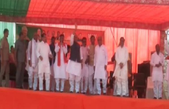 हमीरपुर-जालौन में केंद्रीय गृहमंत्री राजनाथ सिंह ने किया वादों के साथ गठबंधन पर प्रहार