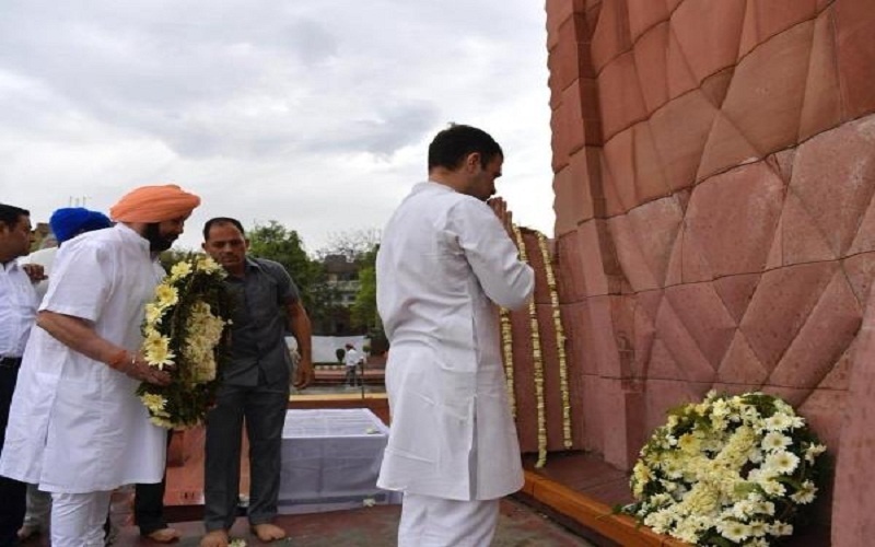 राहुल गांधी ने जलियांवाला बाग के शहीदों को दी श्रद्धांजलि