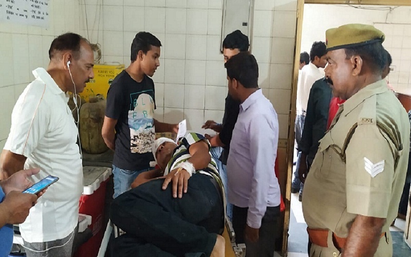 कानपुर में चालक की झपकी पर पलटी बस, नेपाल से दिल्ली जा रहे 11 घायल, एडीजी ने जाना हाल