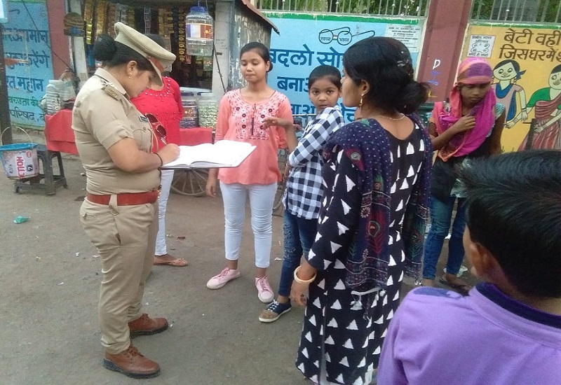 बांदा पुलिस ने बेटियों की सुरक्षा की दिशा में की बड़ी पहल, सड़कों पर उतरी महिला पुलिस