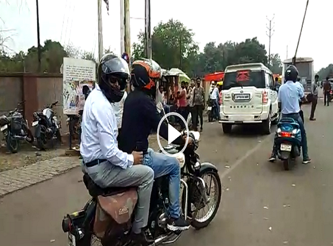 बाइक से सादे कपड़ों में सड़क सुरक्षा की हकीकत परखने निकले आईजी आलोक सिंह तो उड़े यातायात पुलिस के होश..
