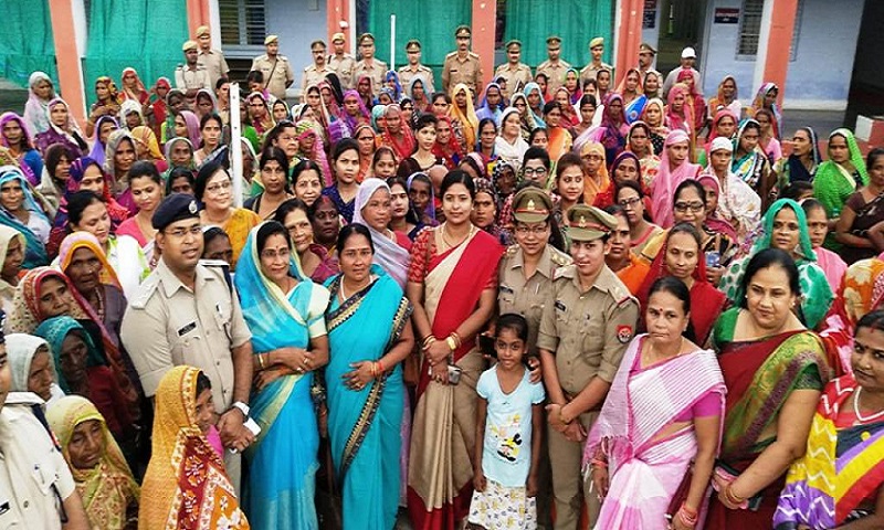 बांदा में हर वर्ग की महिला व्यवसाइयों से मिले पुलिस अधीक्षक ने सुनीं उनकी समस्याएं 