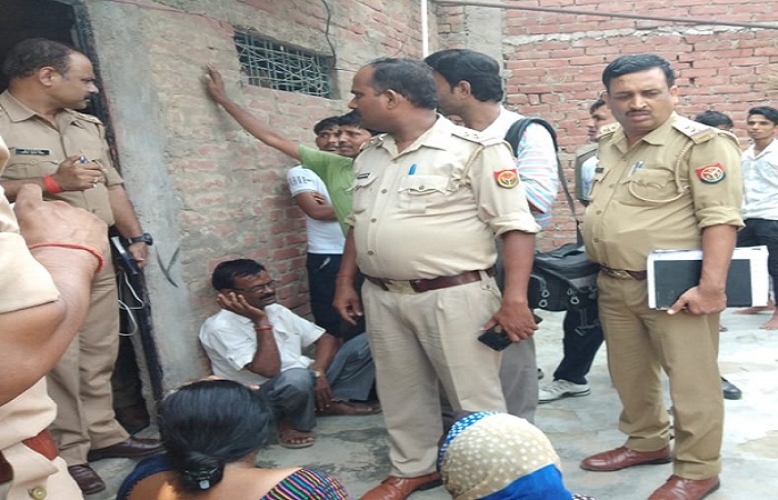 कानपुर के बर्रा में दिनदहाड़े घर में घुसकर महिला की हत्या, बिखरा पड़ा मिला घर का सामान
