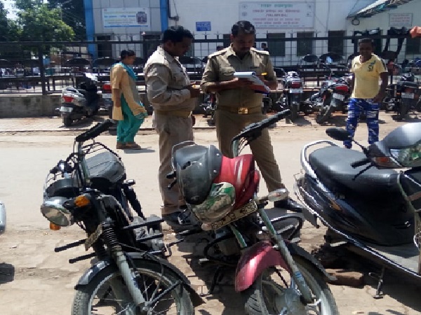 कानपुर में कुछ देर पहले जीटी रोड पर दो बाइक सवारों की मौत, डिवाइडर-खंभे से बाइक टकराने से हादसा