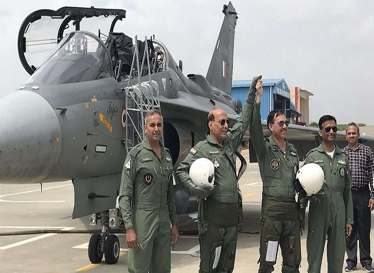 राजनाथ सिंह बने तेजस उड़ाने वाले पहले रक्षा मंत्री, साझा किया अनुभव