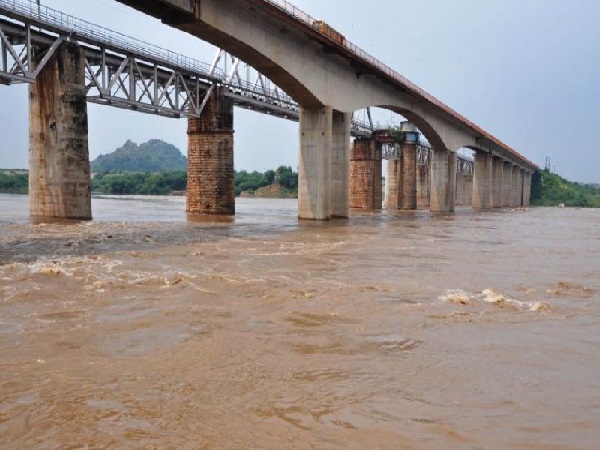 हमीरपुर और बांदा में एमपी की बारिश से बढ़ा नदियों का जलस्तर..
