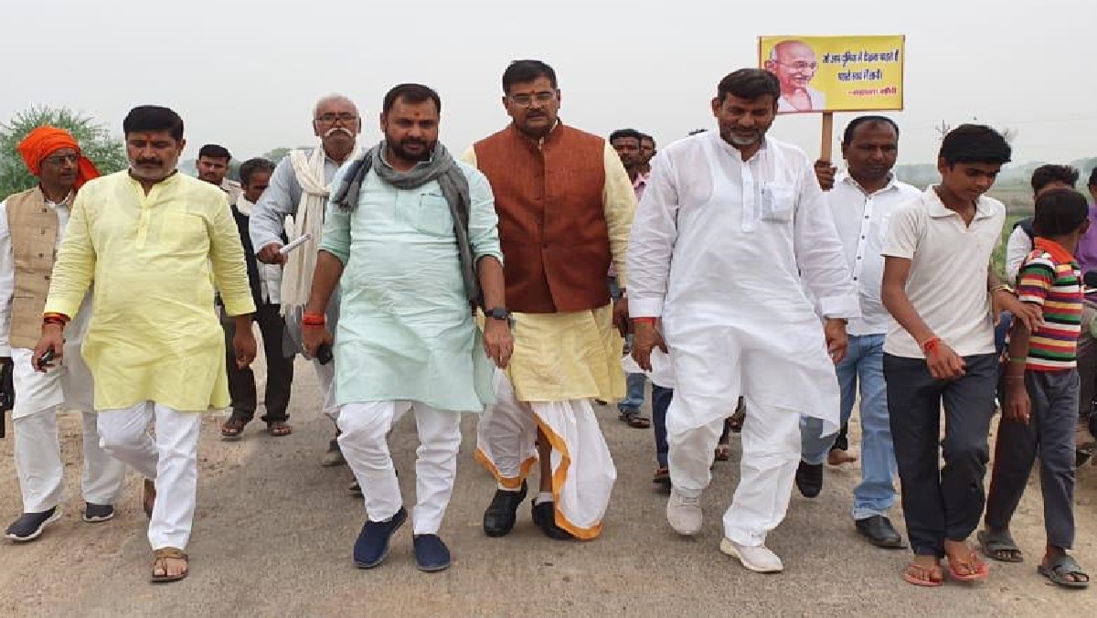 बांदा में दूसरे दिन भी भाजपा नेताओं ने निकाली गांधी संकल्प यात्रा