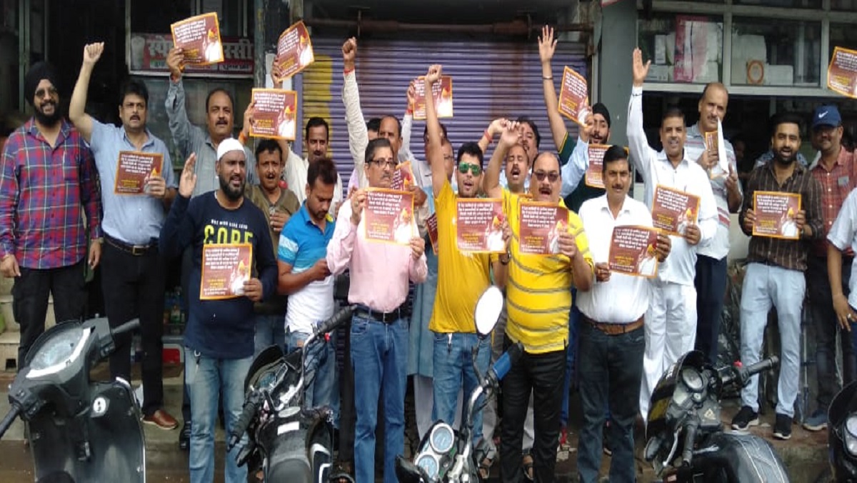 कानपुर में दवा व्यापारियों का सिंगल यूज प्लास्टिक के खिलाफ आगाज, रैली निकाल भरी हुंकार