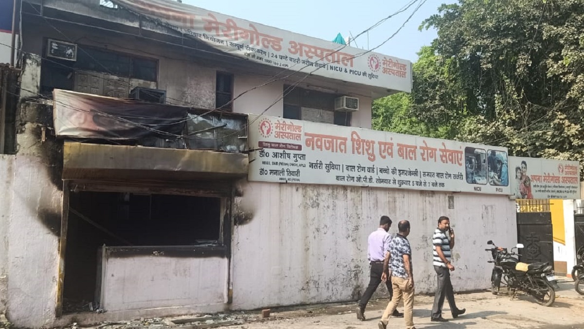 कानपुर के मेरीगोल्ड अस्पताल में लगी आग, बाल-बाल बचे मरीज और अस्पताल कर्मी
