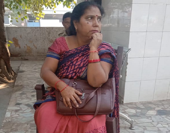 कानपुर में बैंक से लौट रही महिला को जख्मी कर बदमाशों ने लूटी चेन