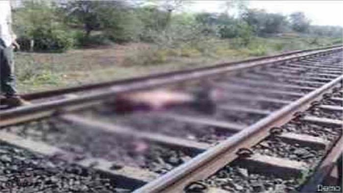 बांदा में रेलवे ट्रैक पर मिला युवक का शव, दो लेखपालों समेत 4 घायल