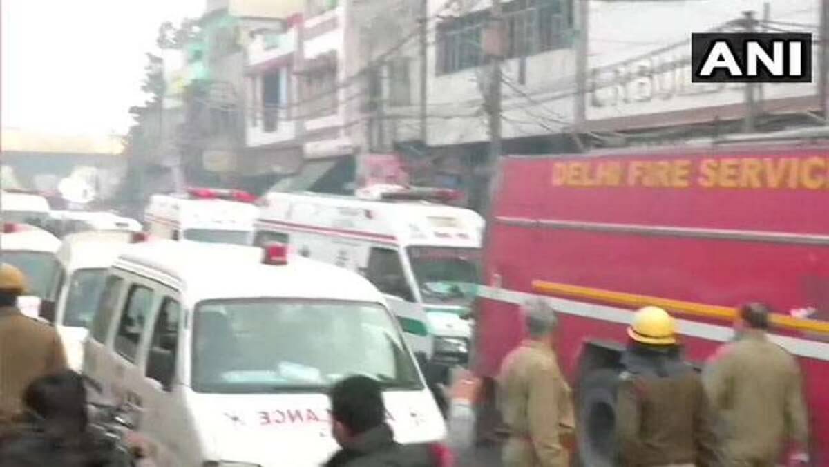 दिल्ली के फिल्मीस्तान इलाके में अनाज मंडी में लगी आग में 43 लोगों की मौत, 25 गंभीर