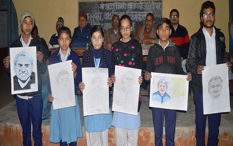 बांदा जीआईसी में प्रतियोगिता, छात्रा मोहिनी-छात्र हिमांशु अव्वल