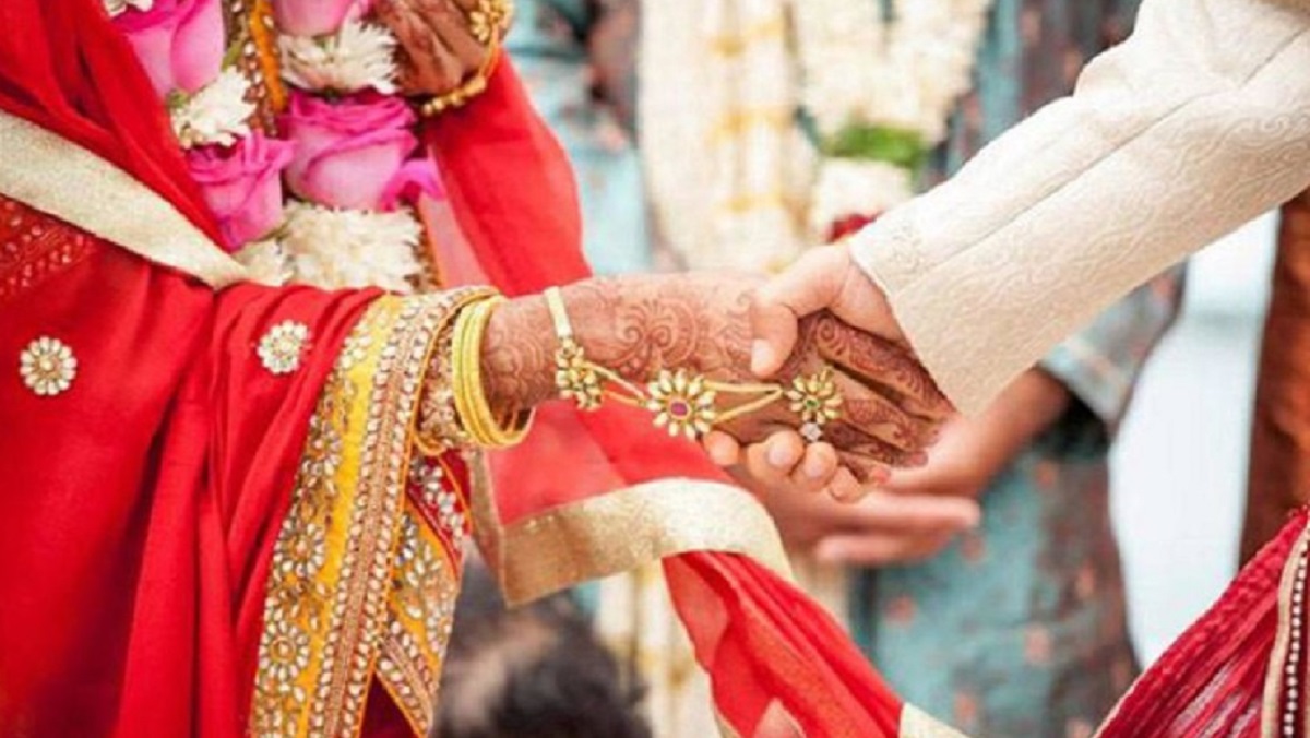 UP : लालच में भाई-बहन की शादी कराई, मुख्यमंत्री सामूहिक विवाह कार्यक्रम में बड़ा खेल