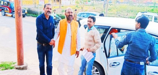 UPCLDF Chairman Minister of State Level Virendra Tiwari arrives at Samarneeti News office in Banda
