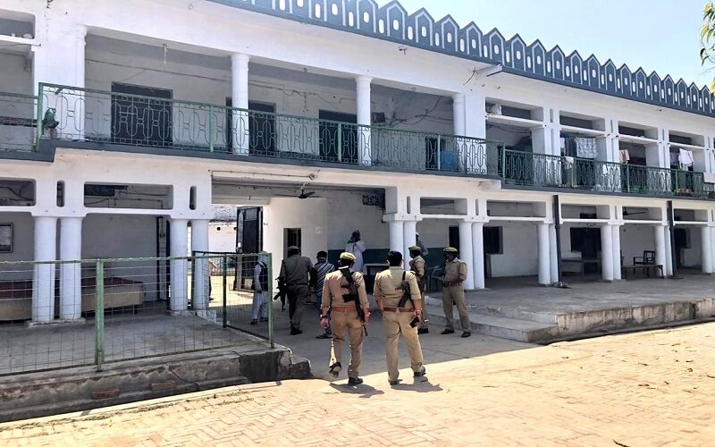 बांदाः हथौरा मदरसे से छह और छात्रों को क्वारंटाइन सेंटर भेजा गया