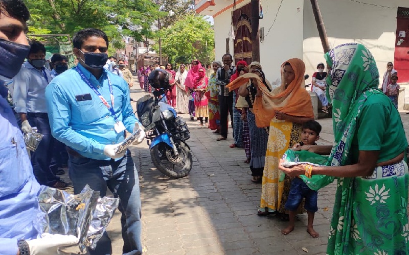 लाॅकडाउनः कानपुर के रेल ड्राइवर बने गरीब-जरुरतमंदों के मसीहा