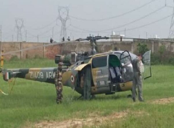 यूपी : सेना के हेलीकाप्टर की खेत में आपात लैंडिंग, हादसा टला