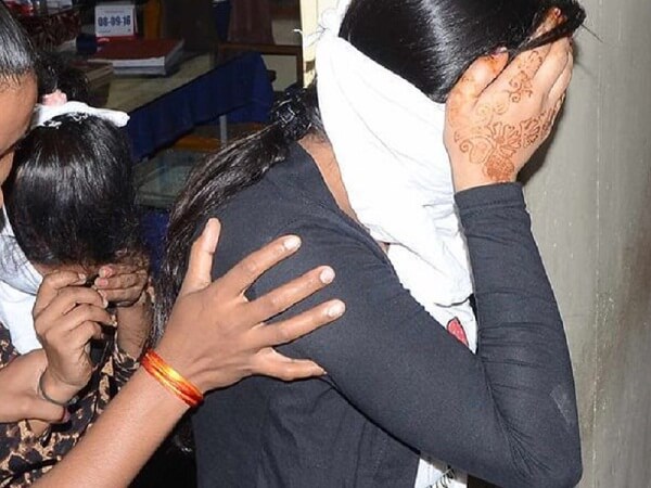 कानपुर में सेक्स रैकेट का खुलासा, आपत्तिजनक हालत में मिलीं दो युवतियां-एक युवक