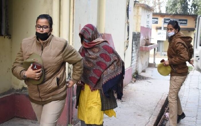 Update : बांदा में CBI ने बच्चों के यौन शोषण के आरोपी जेई की पत्नी को भी किया गिरफ्तार