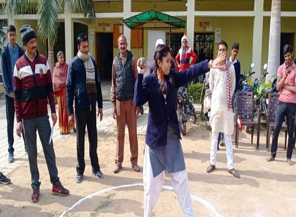 बांदा में छात्र-छात्राओं ने दिखाया खेलकूद में दमखम