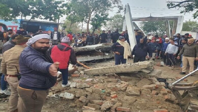 UP : शमशान घाट की छत गिरने से 19 की मौत, CM योगी ने मांगी रिपोर्ट
