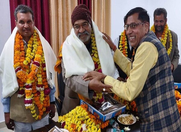 बांदा : सेवानिवृत्त लेखपालों की भावभीनी विदाई