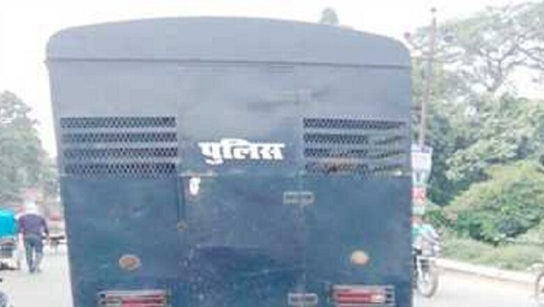 बांदा-फतेहपुर रोड पर बंदी वाहन-ट्रक में टक्कर, दरोगा समेत 4 घायल, जाम