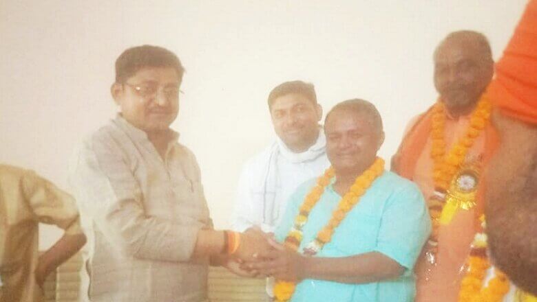 UP Panchayat Chunaav-2021 : बांदा भाजपा जिलाध्यक्ष ने उम्मीदवारों को माला पहनाकर दिया जीत का मंत्र