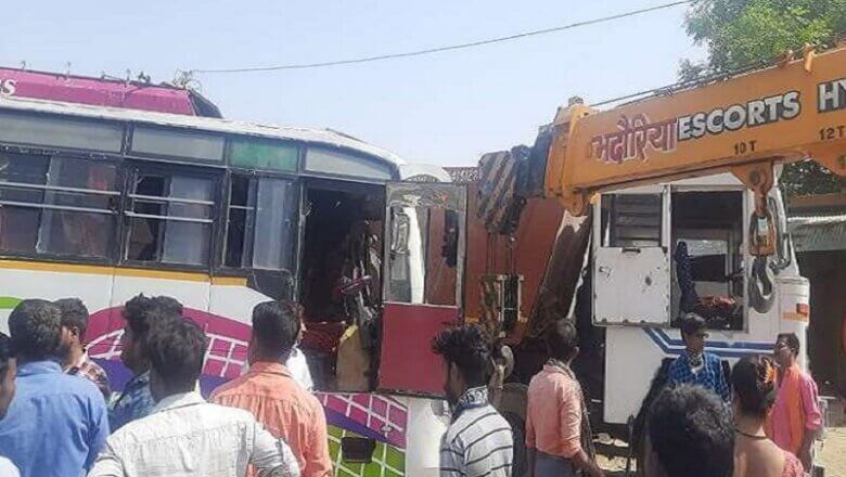 Update-Breaking : बांदा से कानपुर व्यापारियों को लेकर जा रही बस की डंपर से टक्कर, 3 रेफर, कई घायल