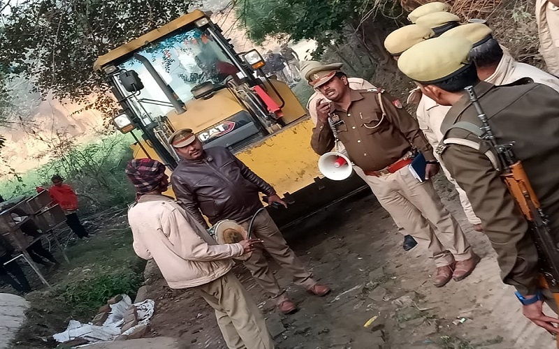 Kidnapping, conversion-marriage of minor Hindu girl in Banda, bulldozer went to house of accused
