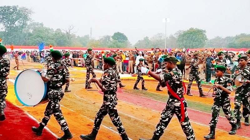 Republic Day celebrated with pomp in Banda, national festival celebrated everywhere 