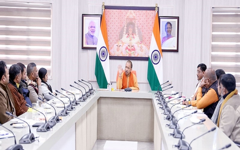 CM Yogi held meeting with people's representatives of Bundelkhand 