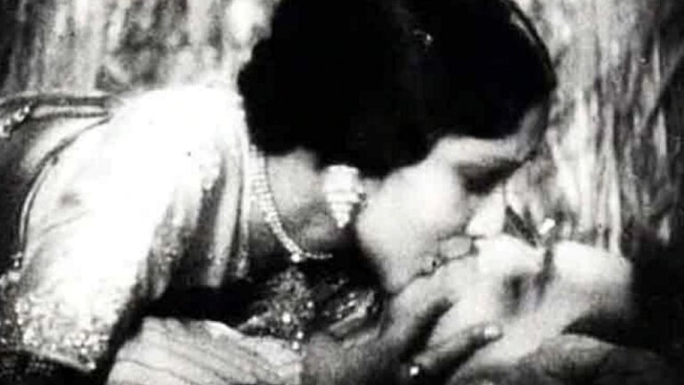longest kiss was in Bollywood 89 years ago ! Actress had become uncontrollable