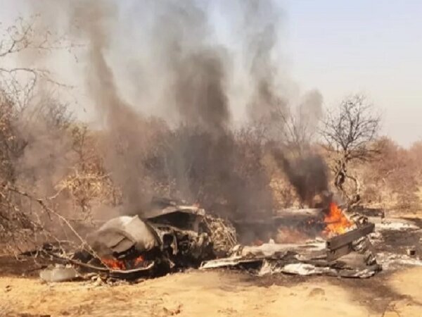 Planes crash : वायु सेना के दो विमान दुर्घटनाग्रस्त, 3 में एक पायलट की जान गई, दो का इलाज..