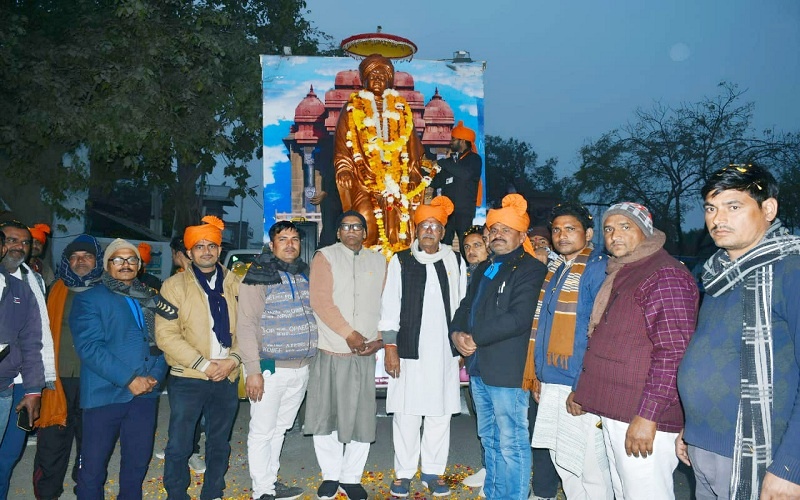 See Photos : Vivekananda Sandesh Yatra grand reception at various places in Banda 