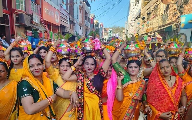 Kalash Yatra started with pomp in Banda, thousands of devotees cheered