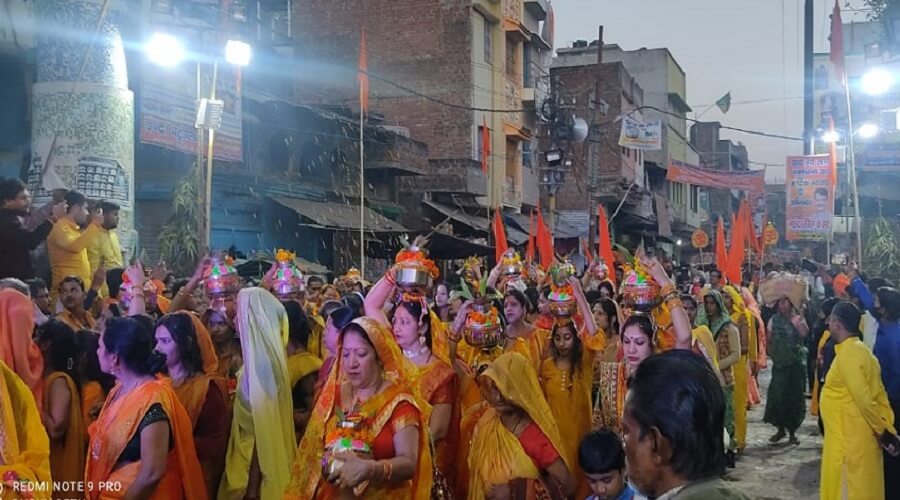 Kalash Yatra started with pomp in Banda, thousands of devotees cheered 