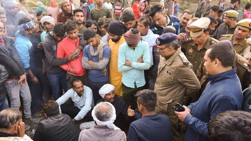 Kanpur Dehat : SDM suspended, Lekhpal and JCB driver arrested in mother-daughter burnt alive case 