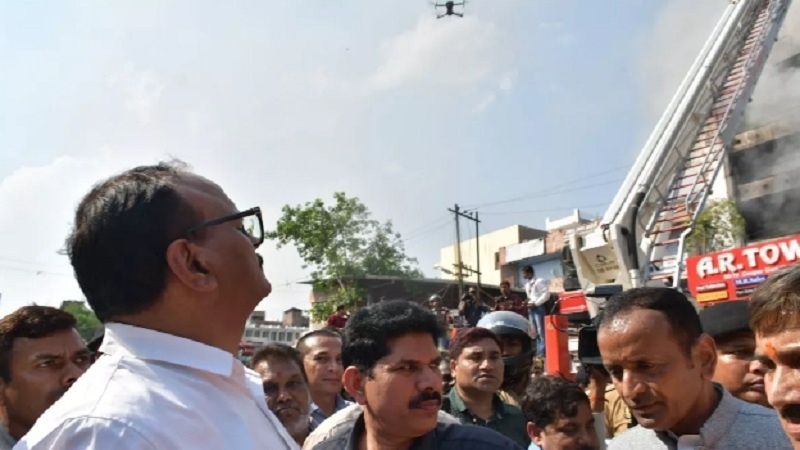 Deputy CM Brajesh Pathak reached Kanpur, visited site of fire and said-we are with traders 