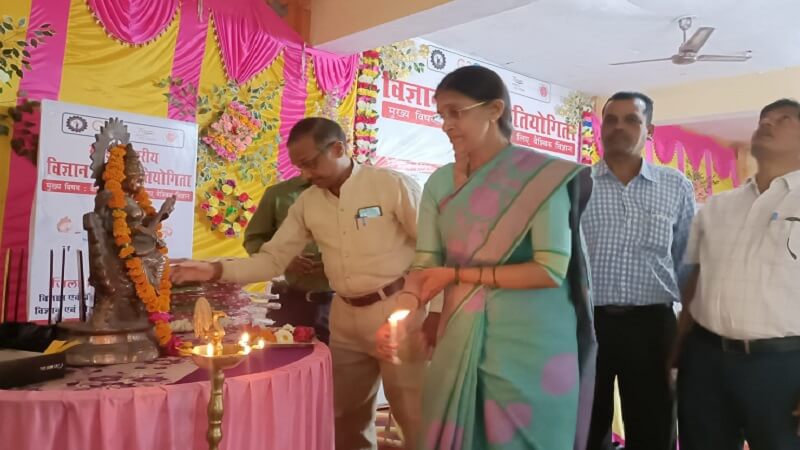 Banda : Divisional level science exhibition inaugurated at Arya Kanya Inter College 