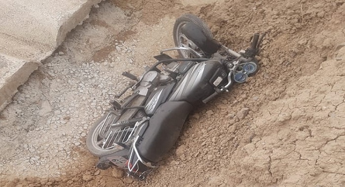 Dead body of youth found on highway in Banda, bike was lying nearby 