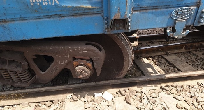 मुरादाबाद : गजरौला-बिजनौर रेल मार्ग पर मालगाड़ी पटरी से उतरी, करीब 3 घंटे ठप रहा ट्रैक