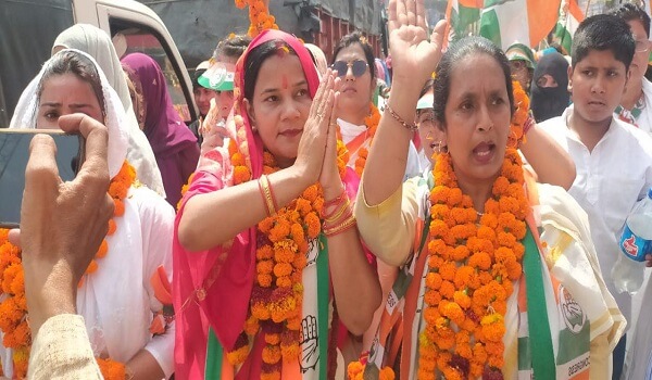 Banda body elections : Congress candidate's Adishakti dixit public relations continues 