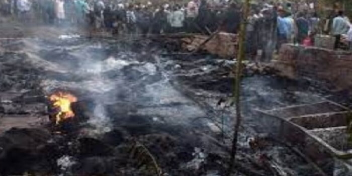 UP : अग्निकांड में मां और चार मासूम बेटियों की जलकर मौत